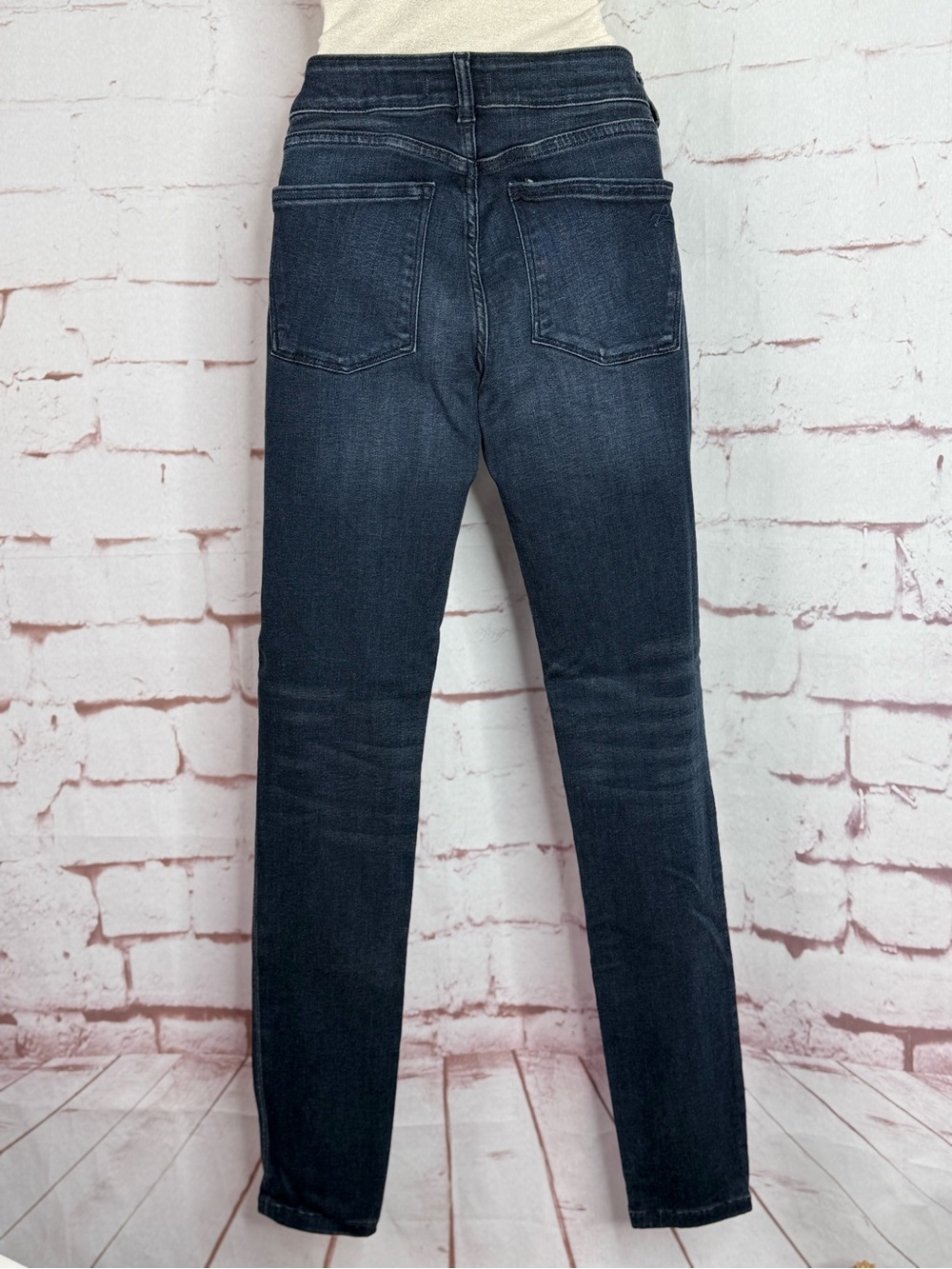 DL1961 Florence Sz 26 Mid Rise Instasculpt Skinny Dark Wash Blue Jeans 26” Waist - Picture 16 of 16